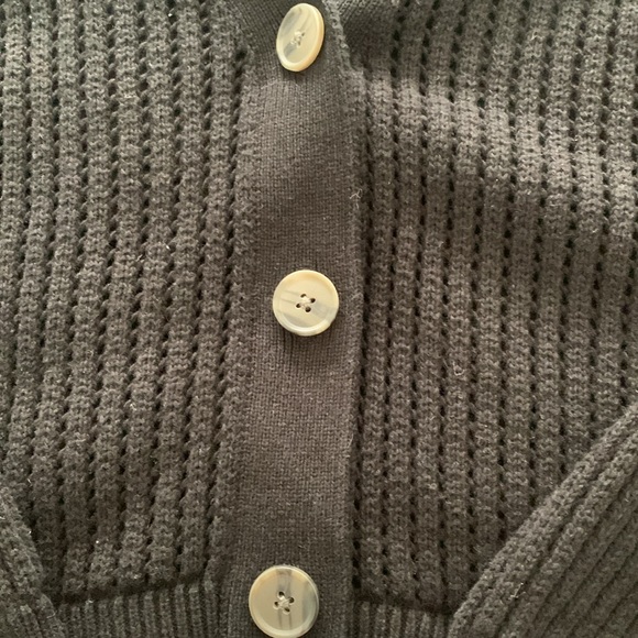 Gap cropped black open weave cardigan worn once - Picture 2 of 4